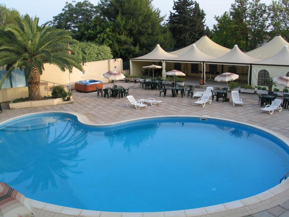 Hotel Califfo Quartu SantʼElena Exterior foto