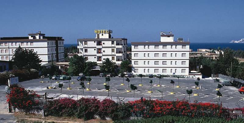 Hotel Califfo Quartu SantʼElena Exterior foto