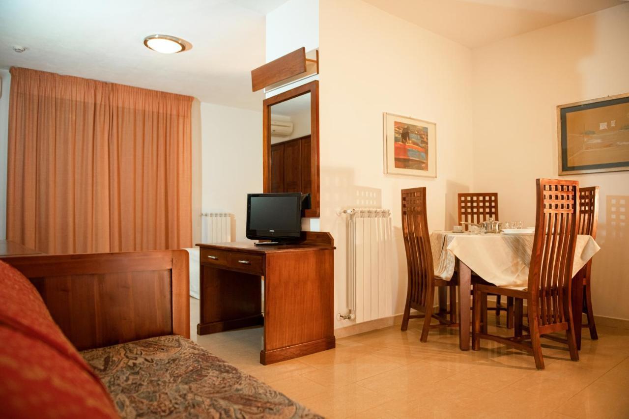 Hotel Califfo Quartu SantʼElena Exterior foto